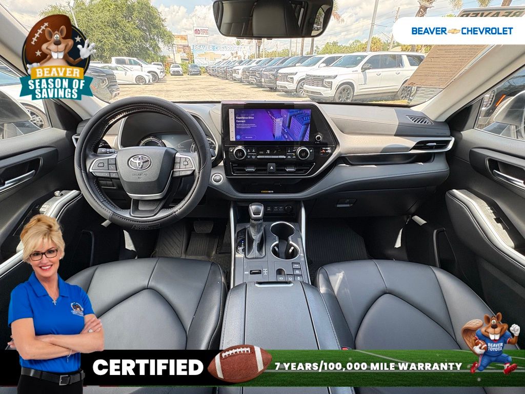 Used 2025 Toyota Highlander Hybrid SUV