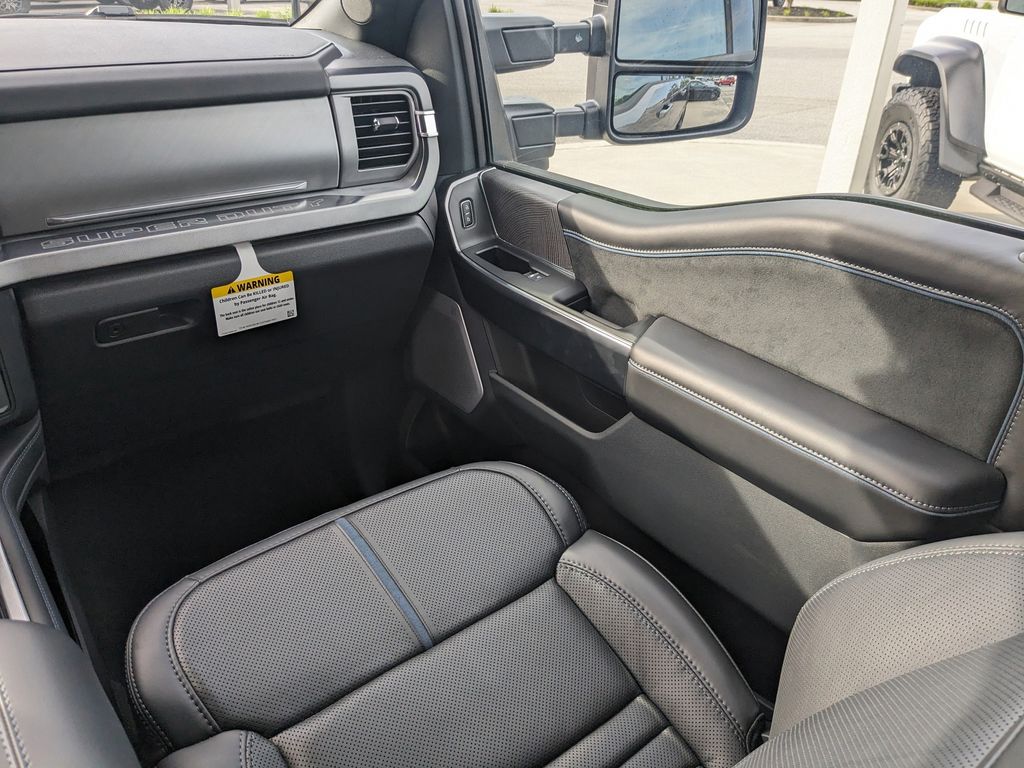 2025 Ford F-250 Super Duty Platinum