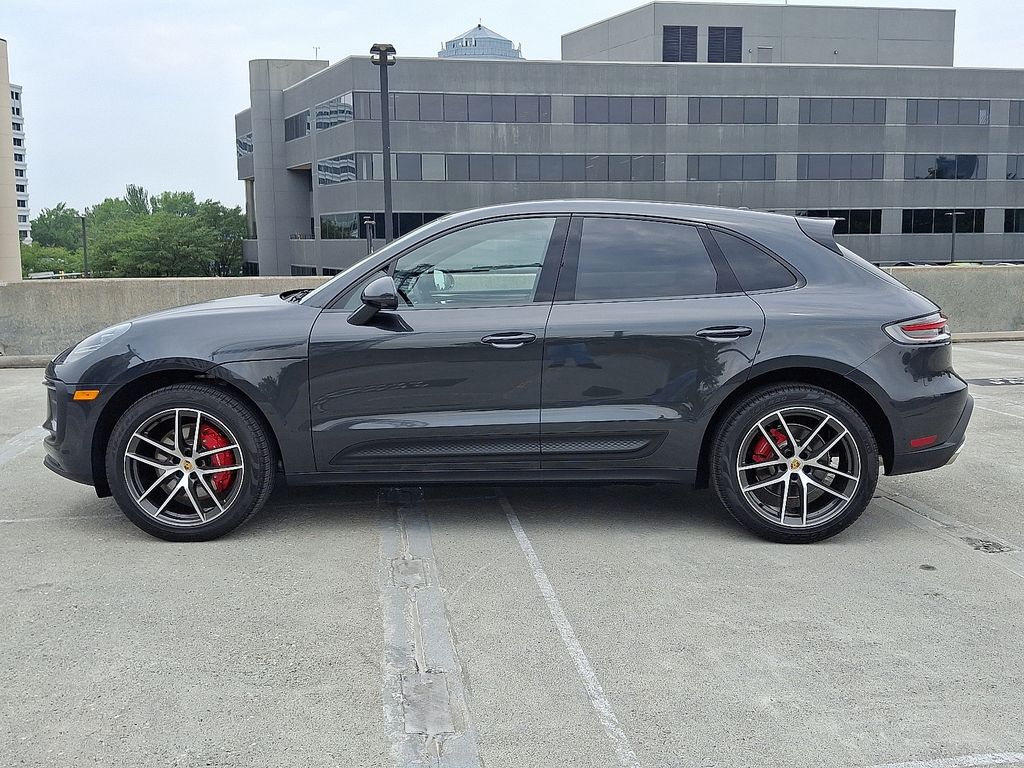 Thumbnail: 2025 Porsche Macan - 2