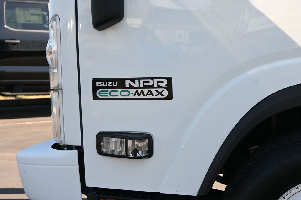 2013 Isuzu NPR DSL REG AT ECO-MAX 