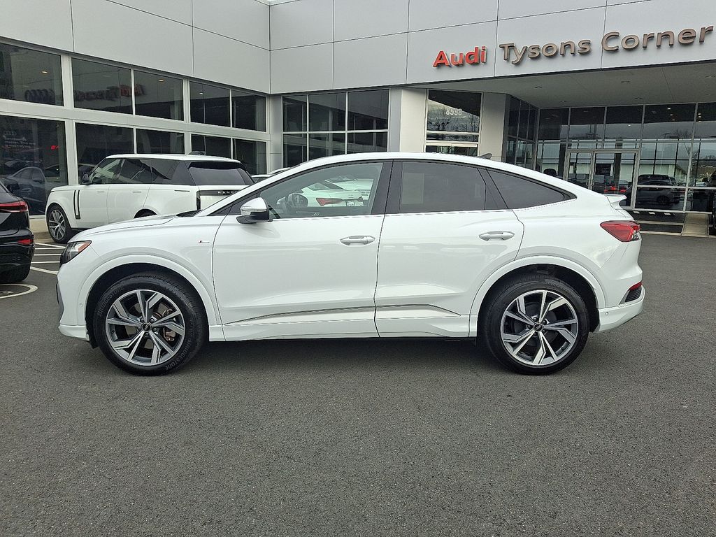 Thumbnail: 2023 Audi Q4 e-tron - 7