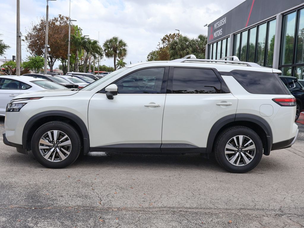 Used 2024 White Nissan SL image 18