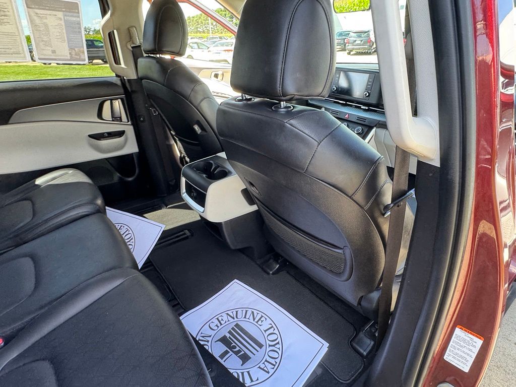 Used 2022 Kia Carnival Van
