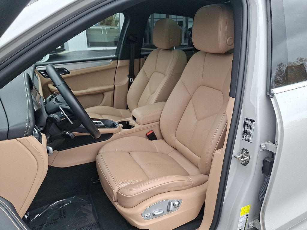 Thumbnail: 2022 Porsche Macan - 13