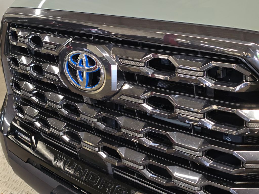 Used 2024  Toyota Platinum image 13