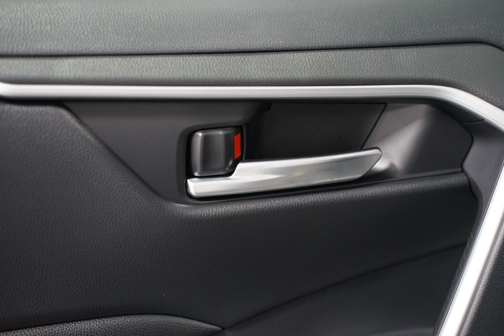 Thumbnail: 2025 Toyota RAV4 - 32