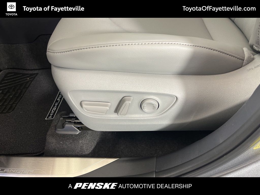 Thumbnail: 2026 Toyota Highlander - 28