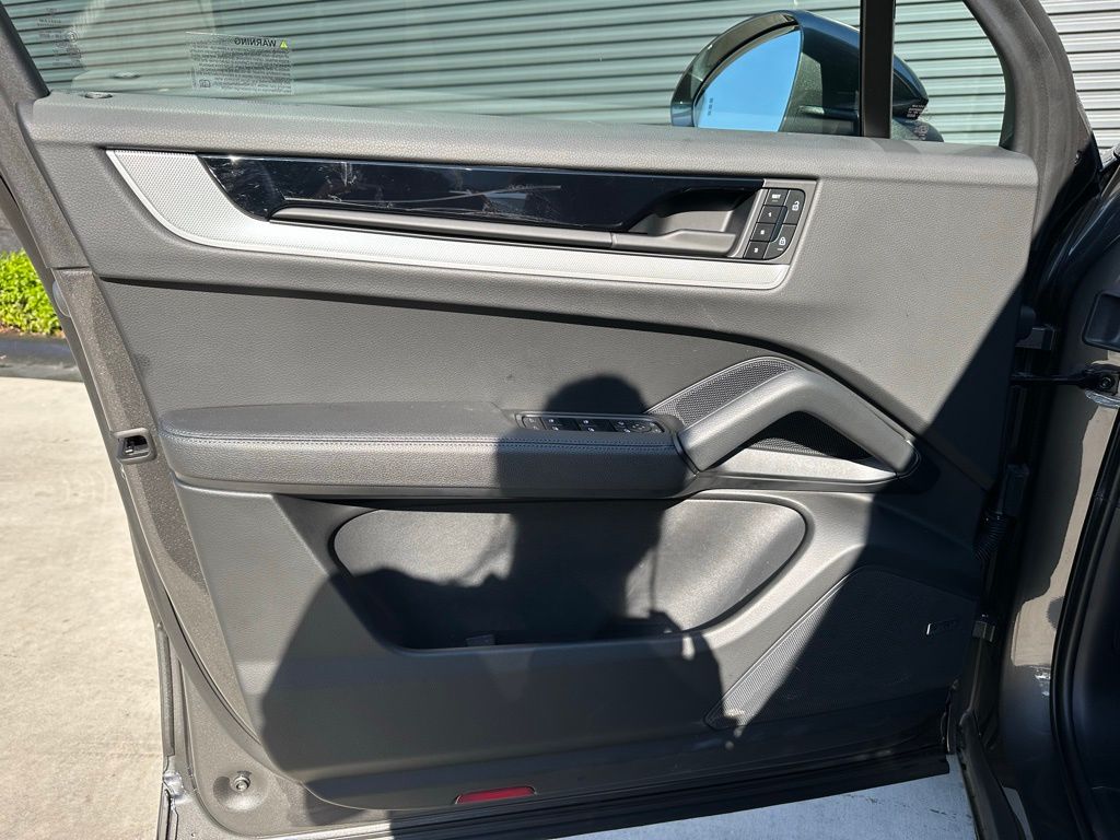 Thumbnail: 2025 Porsche Cayenne - 17