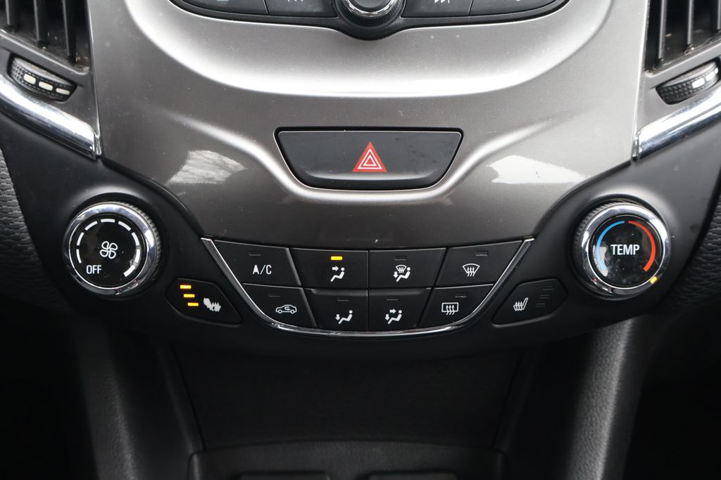 Thumbnail: 2017 Chevrolet Cruze - 17