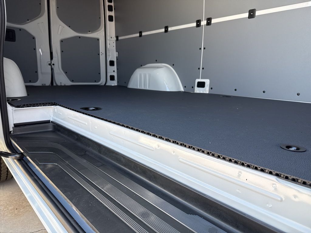 2025 Mercedes-Benz Sprinter 2500 23
