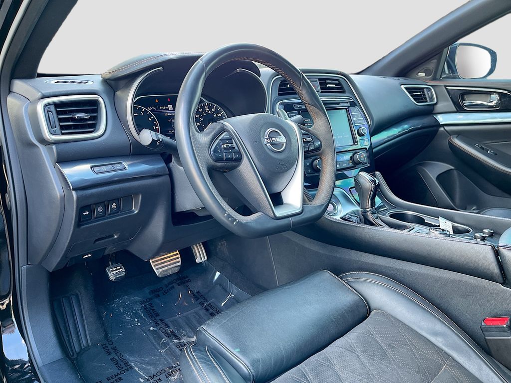Used 2023 Black Nissan SR image 9