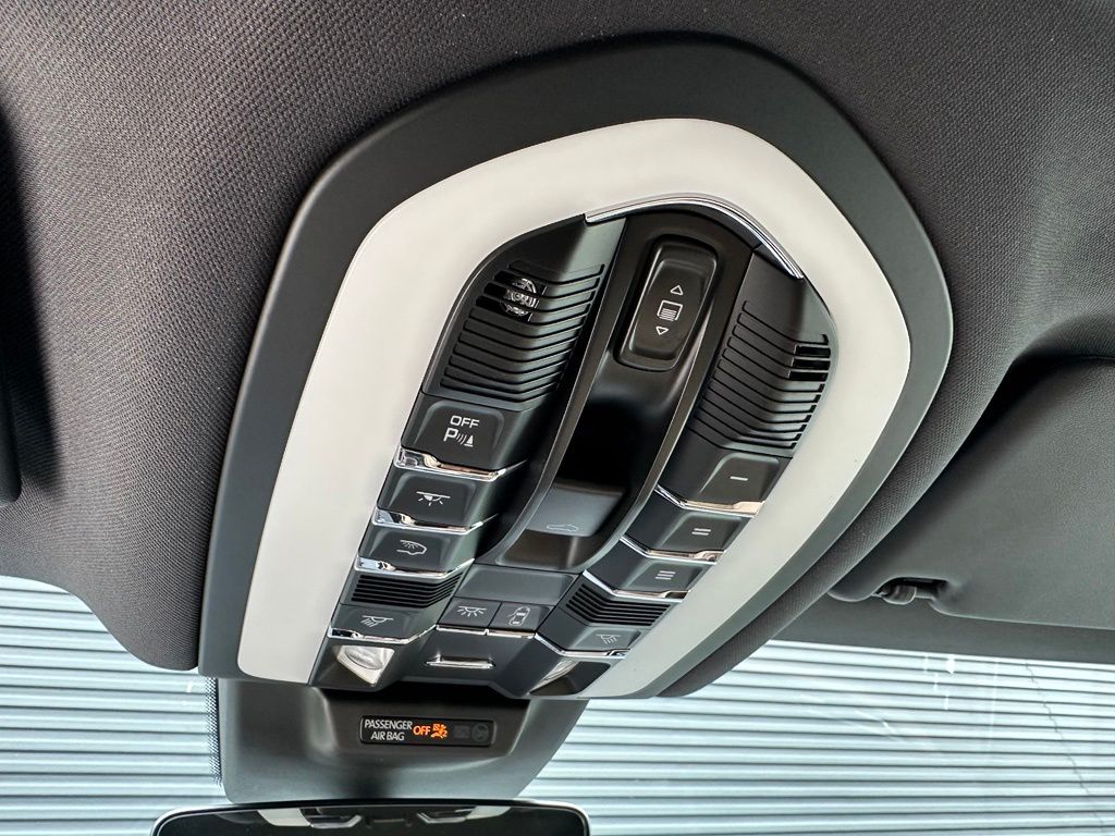 Thumbnail: 2026 Porsche Macan - 30