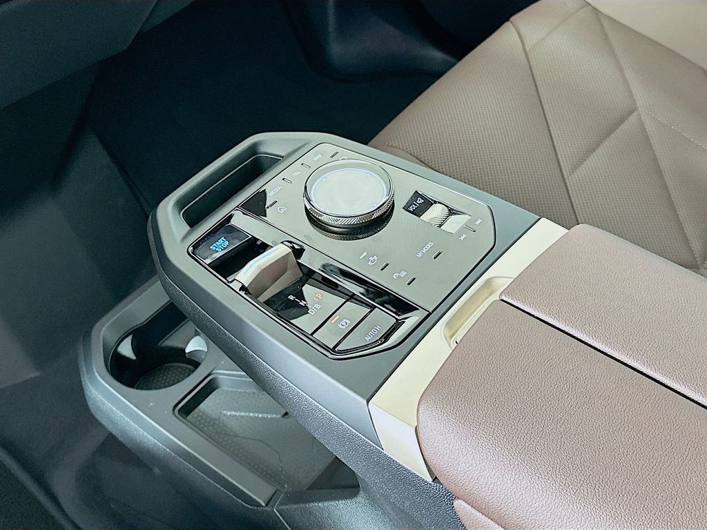 Thumbnail: 2026 BMW iX - 15