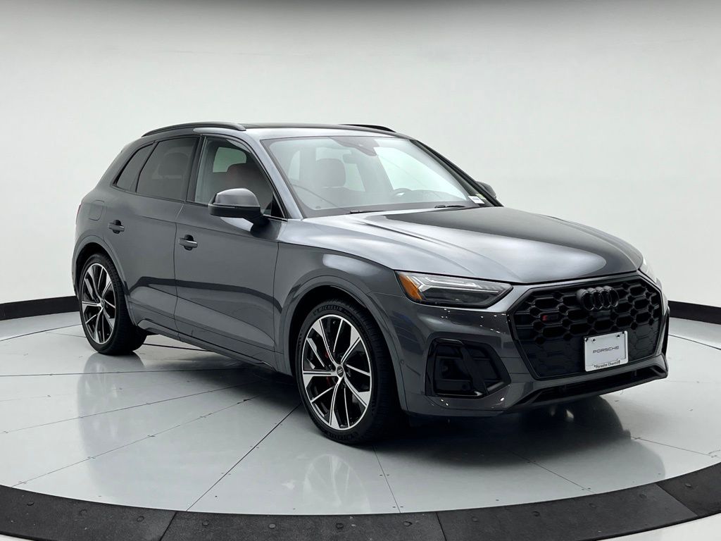 Thumbnail: 2022 Audi SQ5 - 3