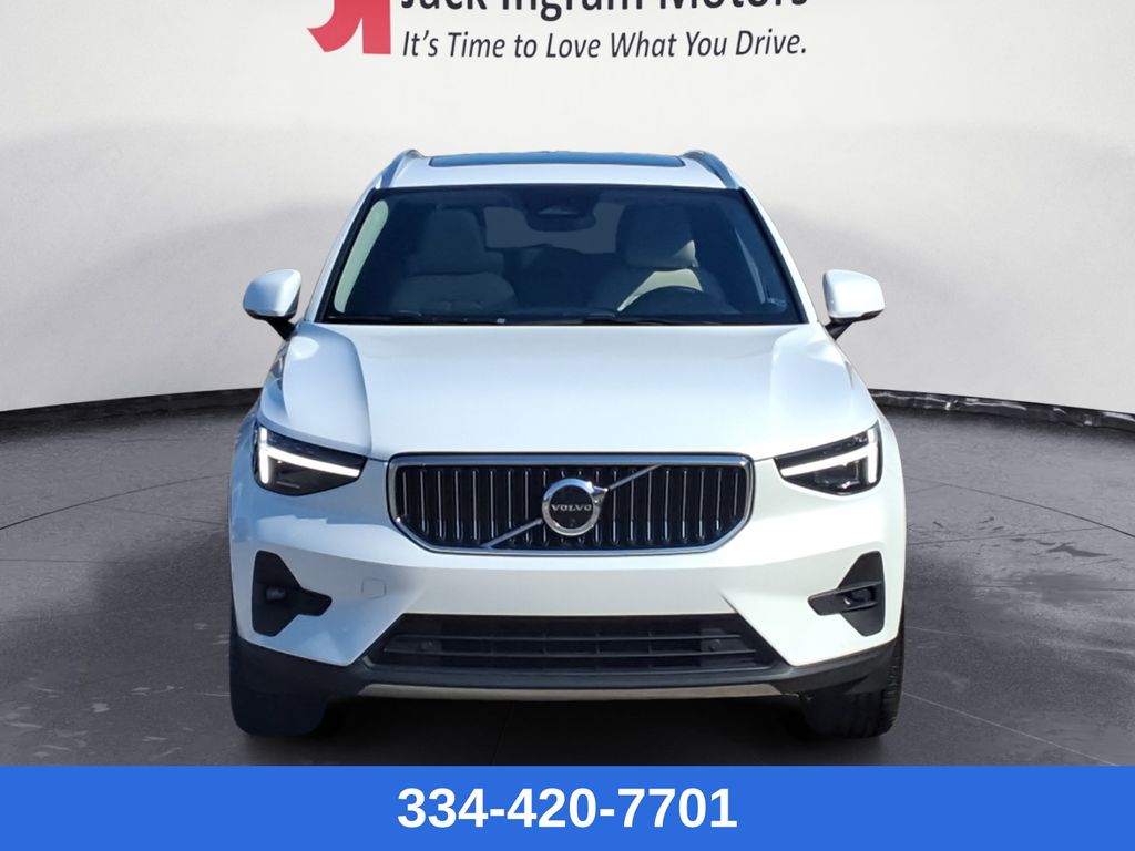 used 2023 Volvo XC40 car, priced at $29,397