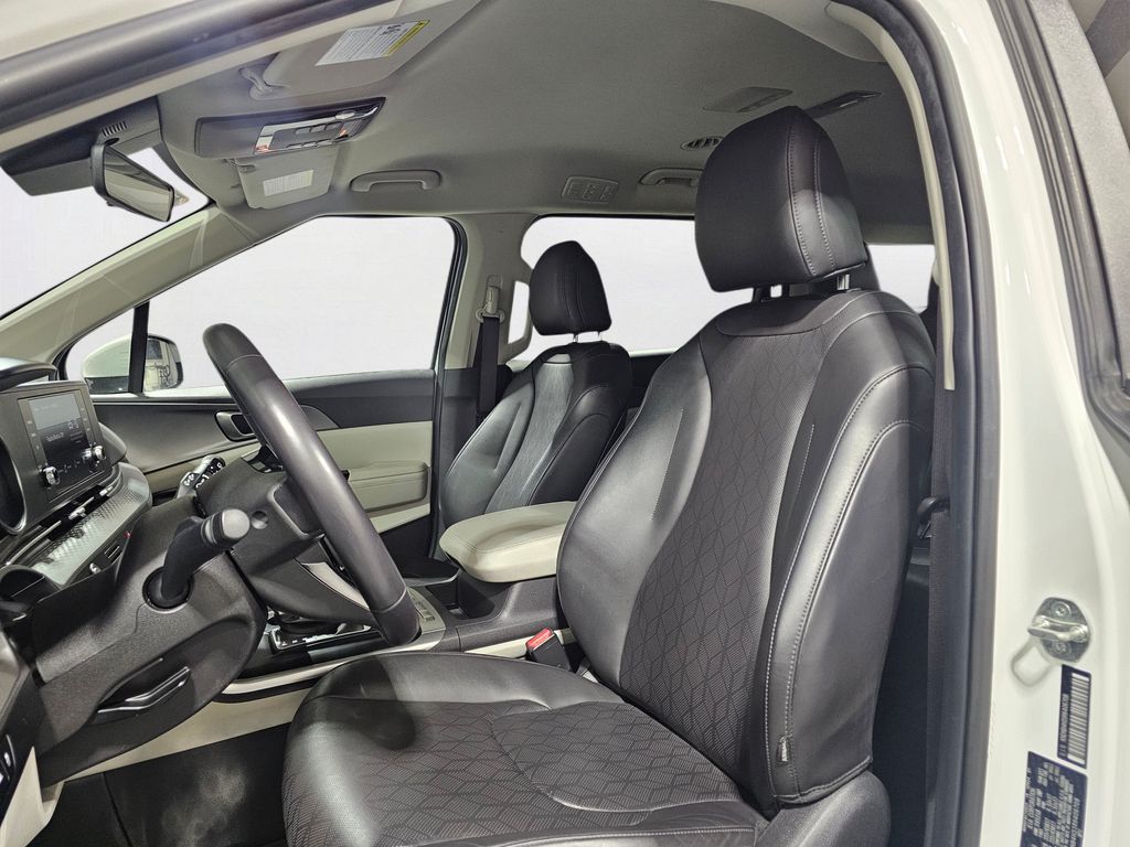 Used 2024 White Kia LX image 4