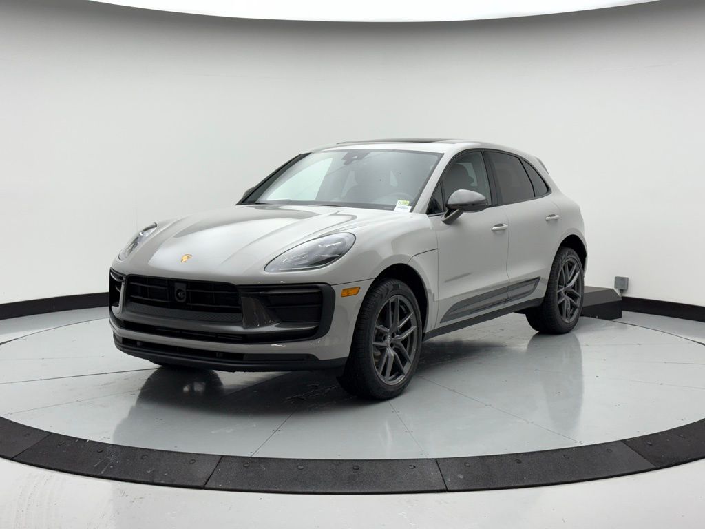 2025 Porsche Macan T -
                Chantilly, VA