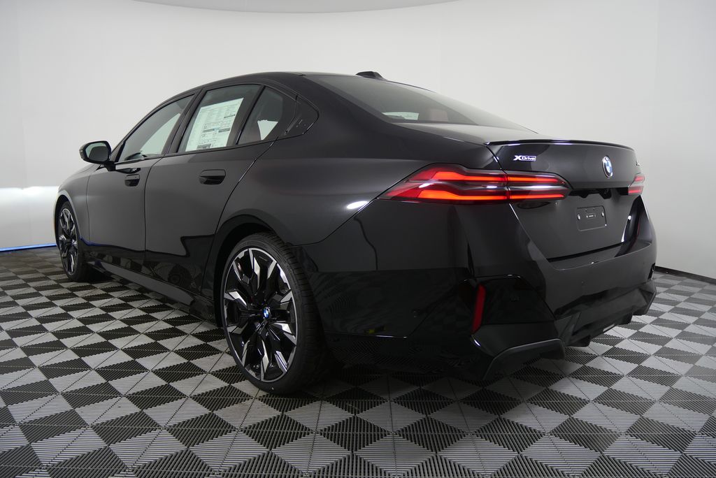 Thumbnail: 2026 BMW 5 Series - 5