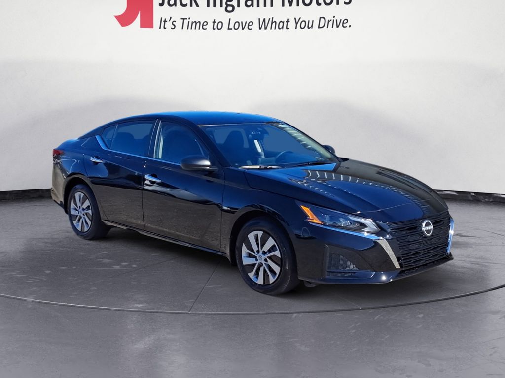 used 2025 Nissan Altima car