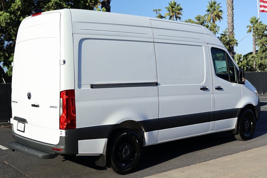 Thumbnail: 2026 Mercedes-Benz Sprinter - 2