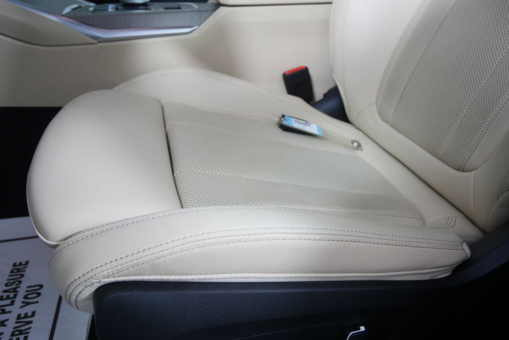 Thumbnail: 2025 BMW 3 Series - 9