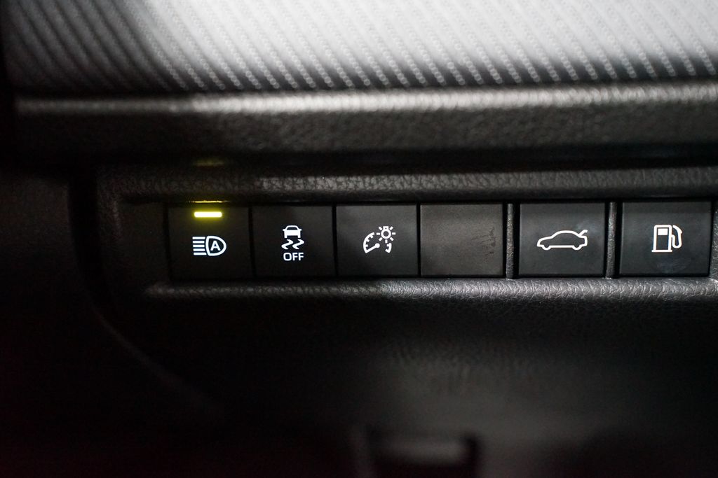 Thumbnail: 2025 Toyota Camry - 25