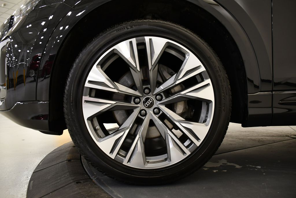 Thumbnail: 2024 Audi Q8 - 12