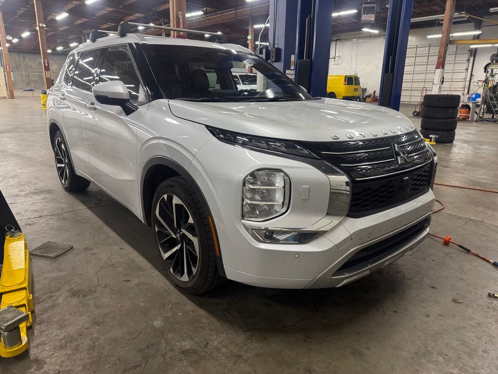 White Diamond 2022 Mitsubishi Outlander SEL S-AWC SUV / Crossover All-Wheel Drive Continuously Variable Transmission
