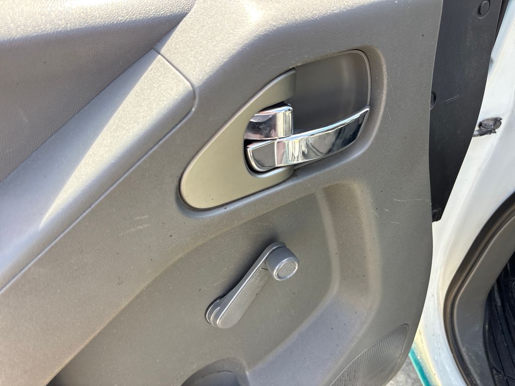 Used 2015 White Nissan S image 17
