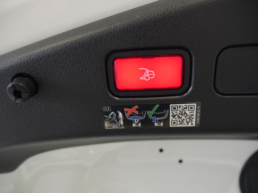 Thumbnail: 2026 Mercedes-Benz CLE - 21