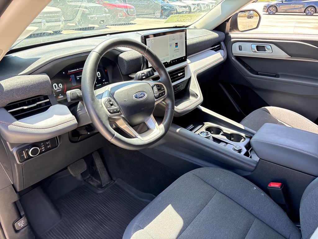 Certified Used 2025 Gray Ford Active image 10
