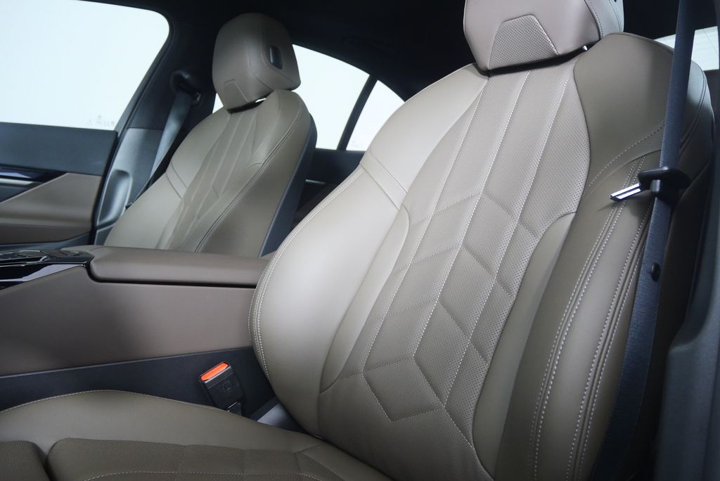 Thumbnail: 2026 BMW i5 - 11