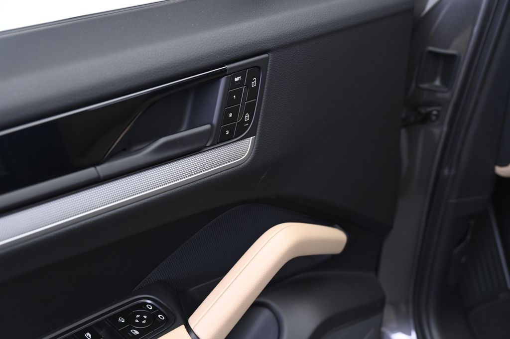 Thumbnail: 2025 Porsche Cayenne - 27