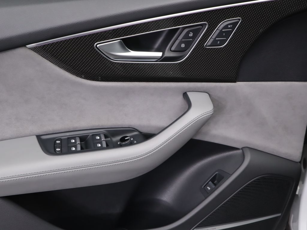 Thumbnail: 2022 Audi SQ8 - 24