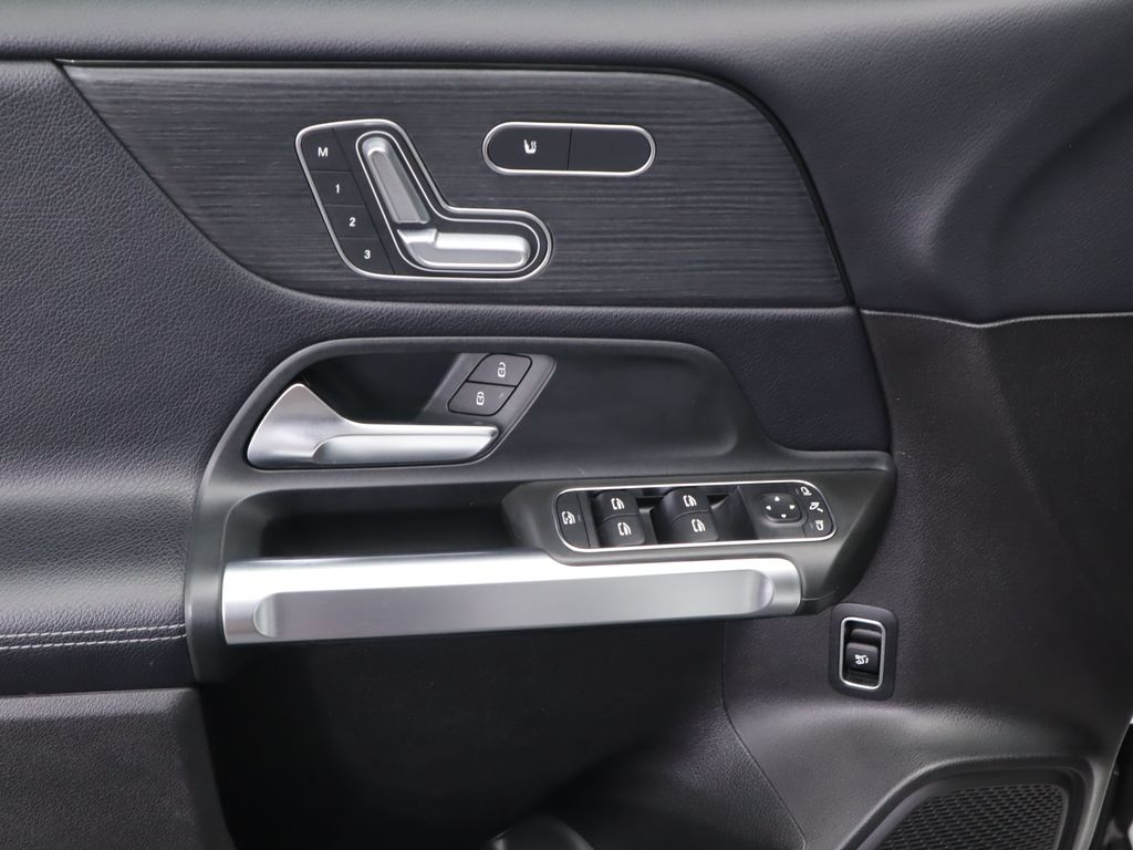 2020 Mercedes-Benz GLB 250 23