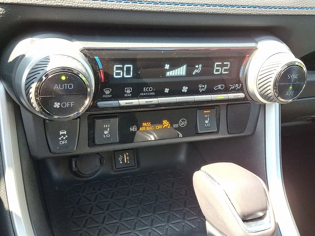 2023 Toyota RAV4 SE 16