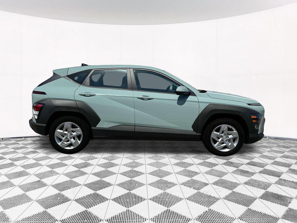 2025 Hyundai Kona SE 9