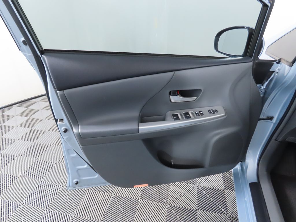 2012 Toyota Prius v Five 24