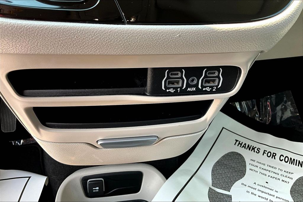 Used 2023 Chrysler Pacifica Van