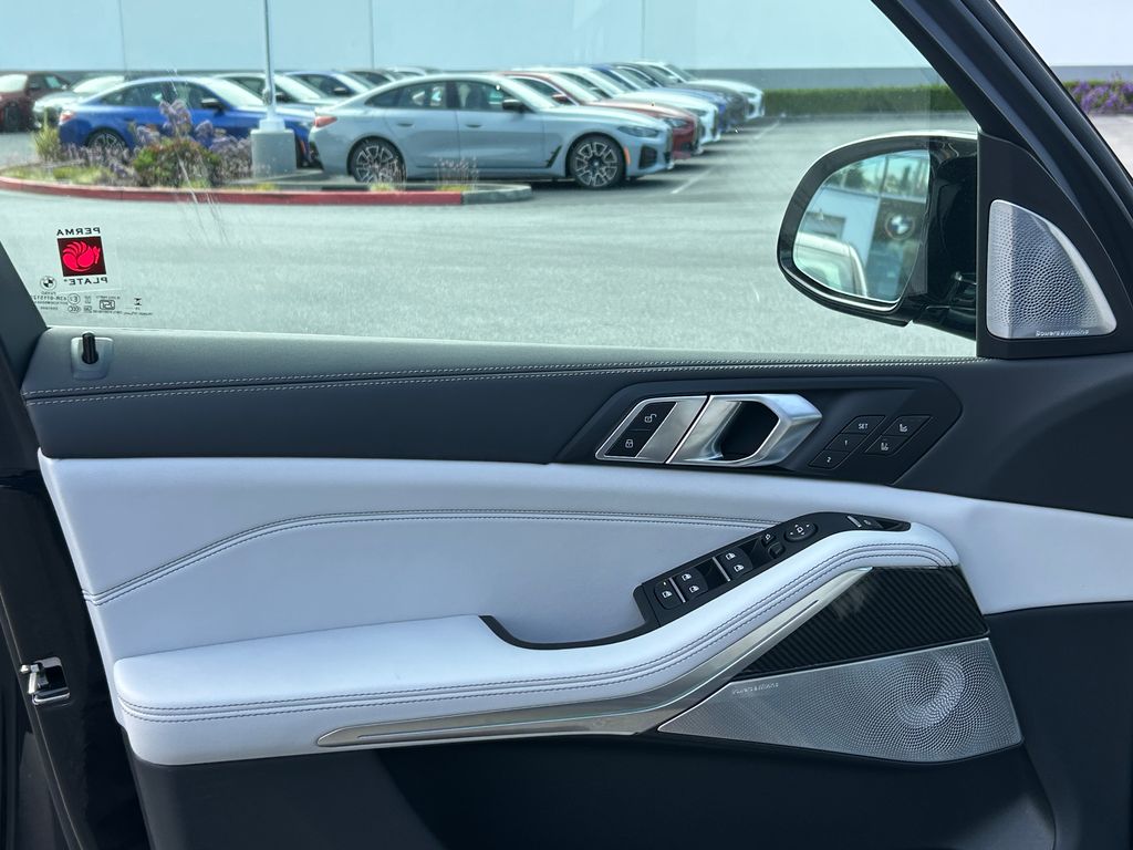 Thumbnail: 2026 BMW X5 - 11