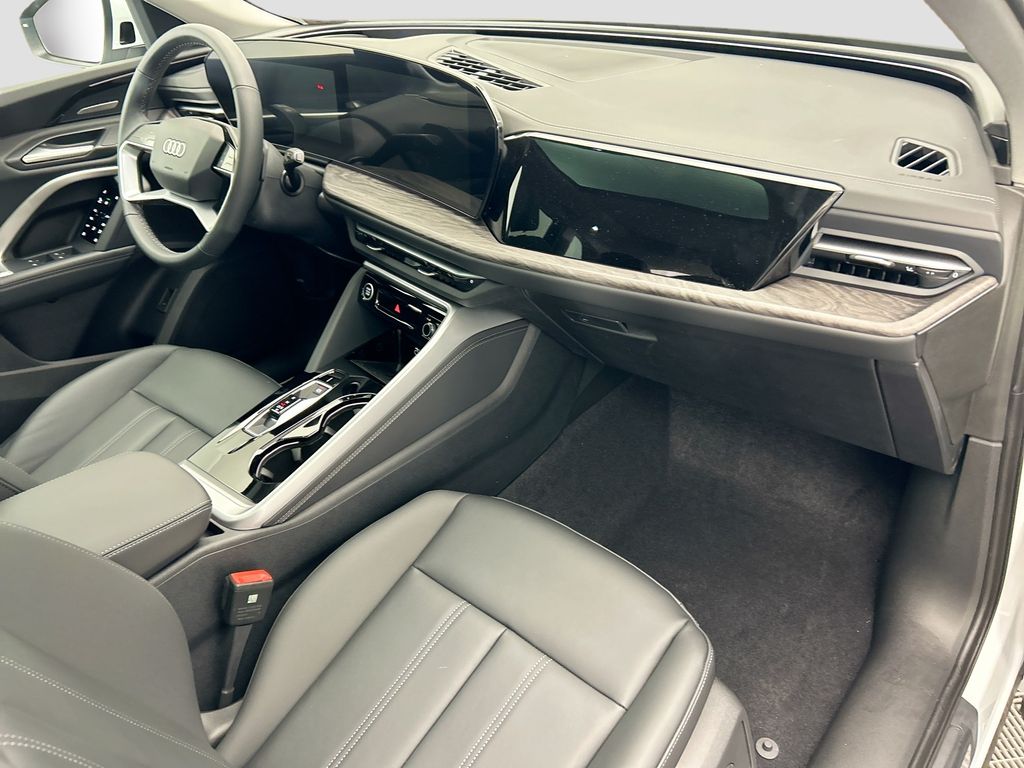 Thumbnail: 2025 Audi Q5 - 16