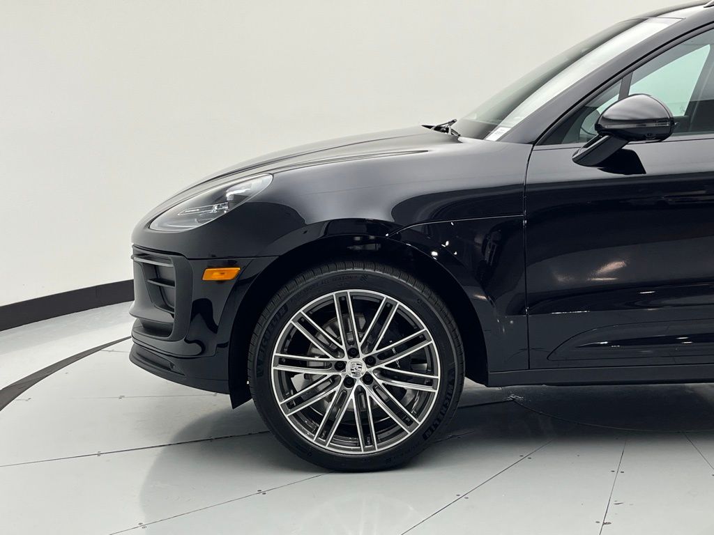 Thumbnail: 2025 Porsche Macan - 30