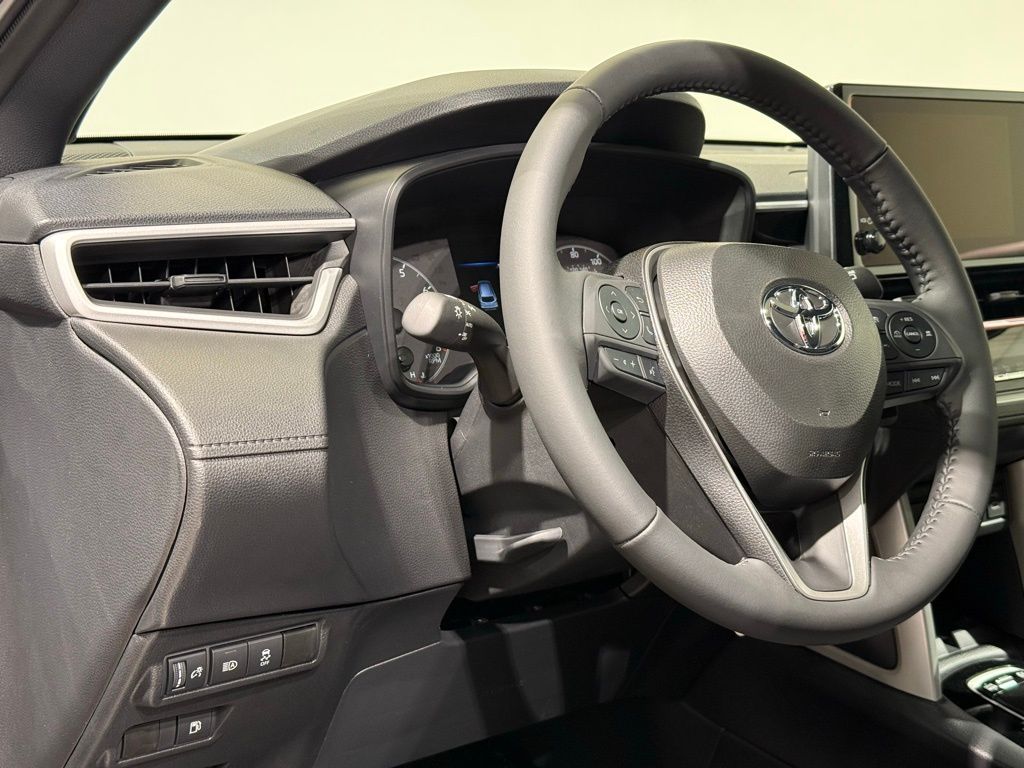 2025 Toyota Corolla Cross SE 17