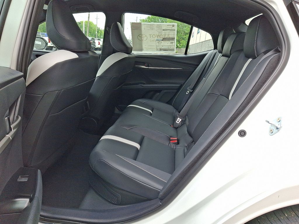 2025 Toyota Camry SE 6