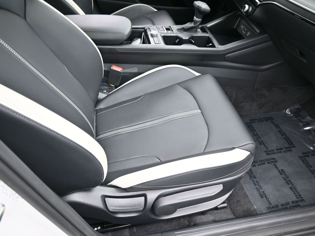 New 2025 Snow White Pearl Kia LXS image 38