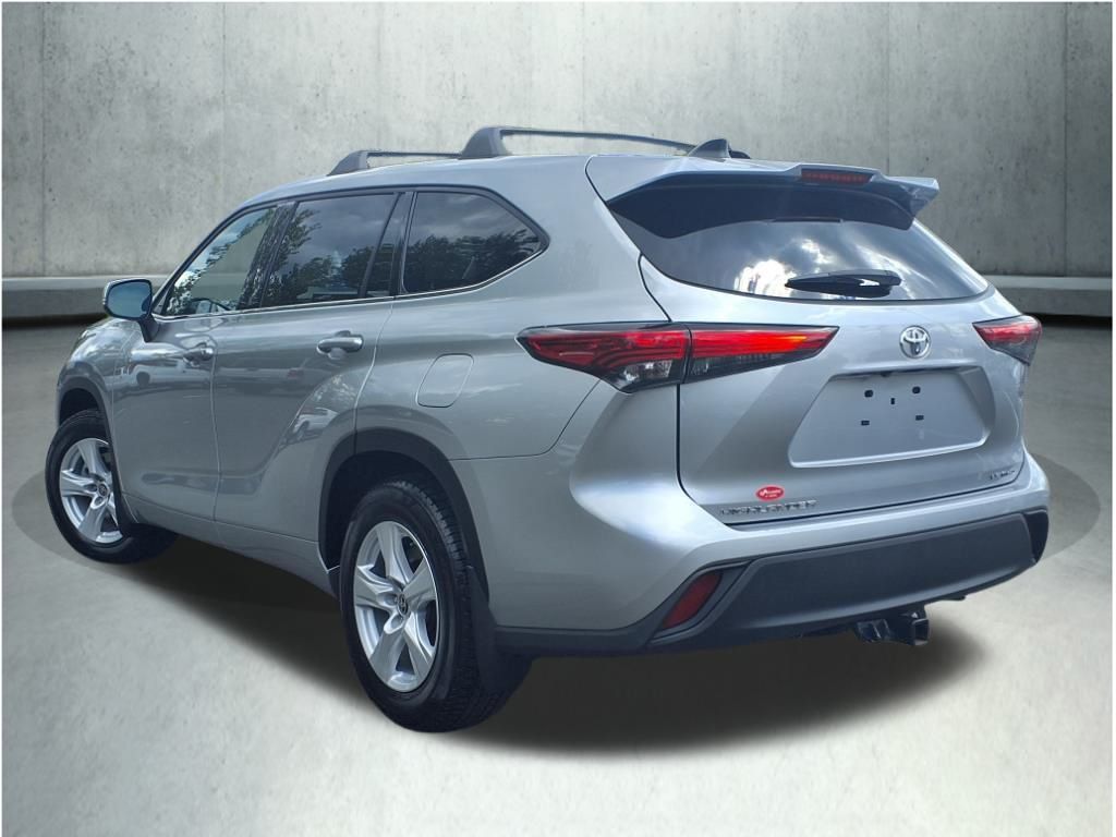 2022 Toyota Highlander LE photo 7