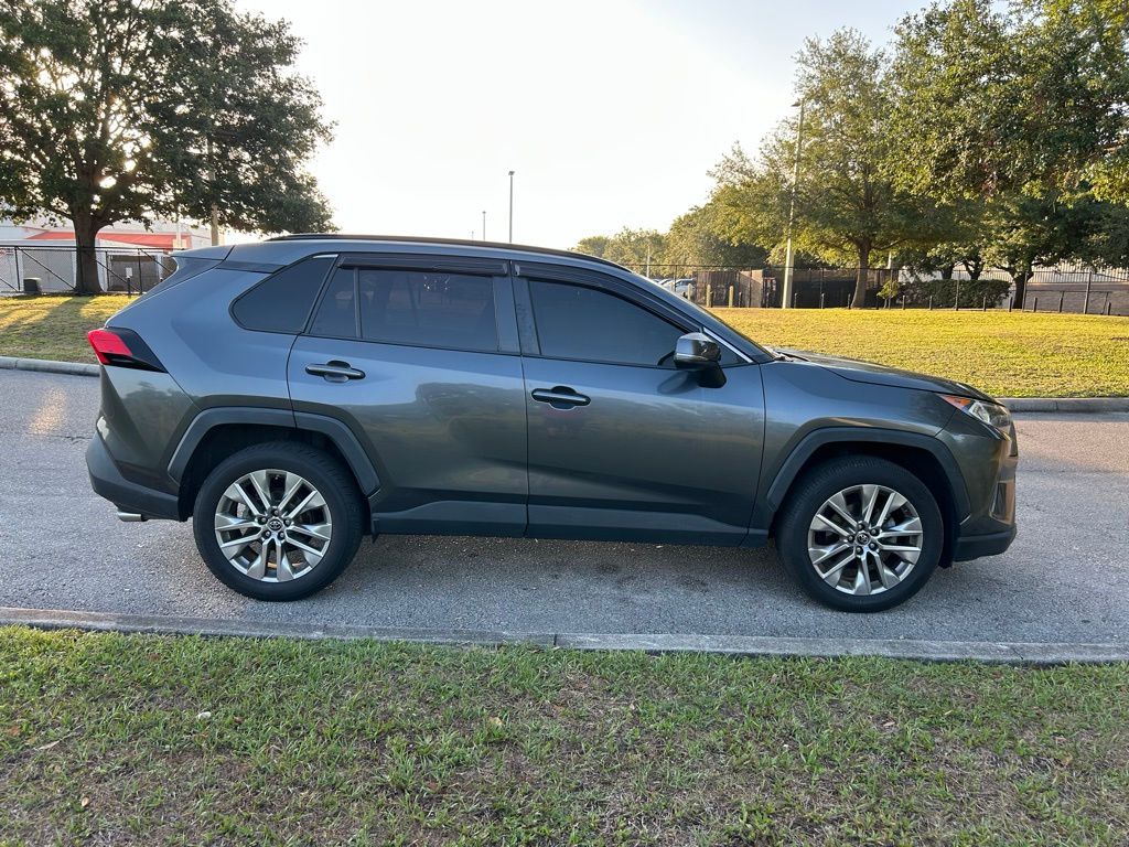 2019 Toyota RAV4 XLE Premium 6