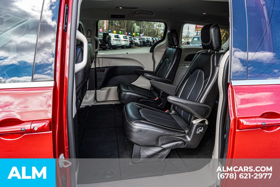 Used 2024 Red Chrysler Touring L image 21
