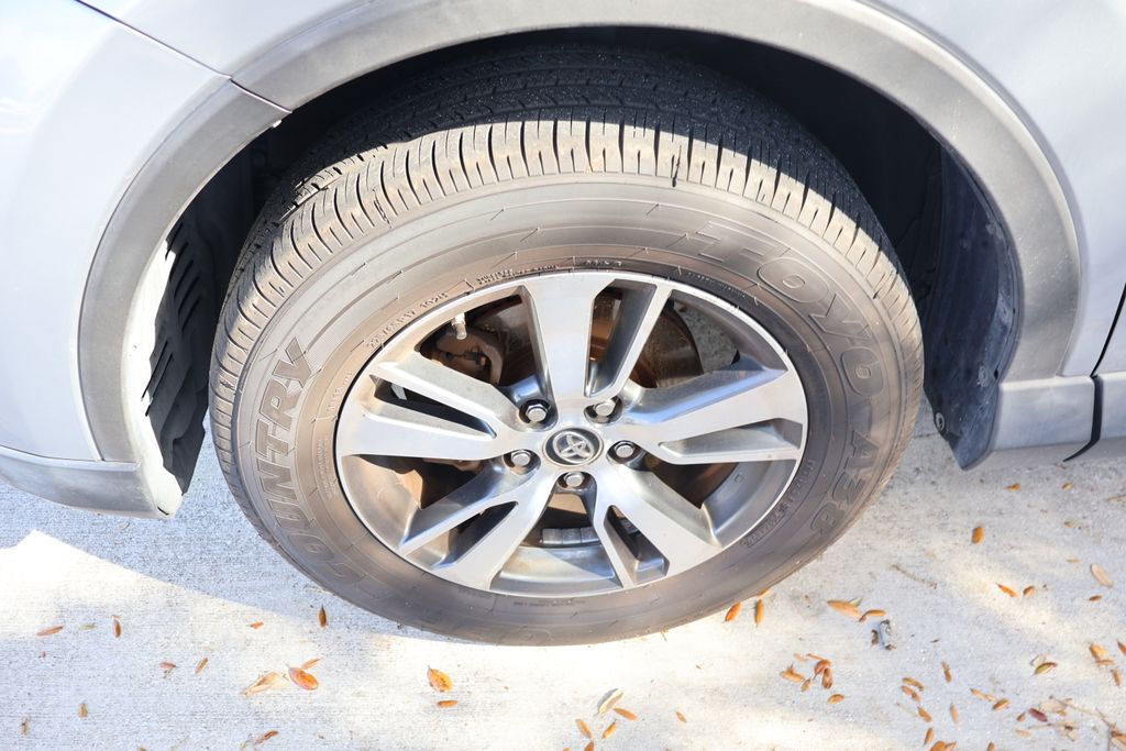 Thumbnail: 2017 Toyota RAV4 - 4