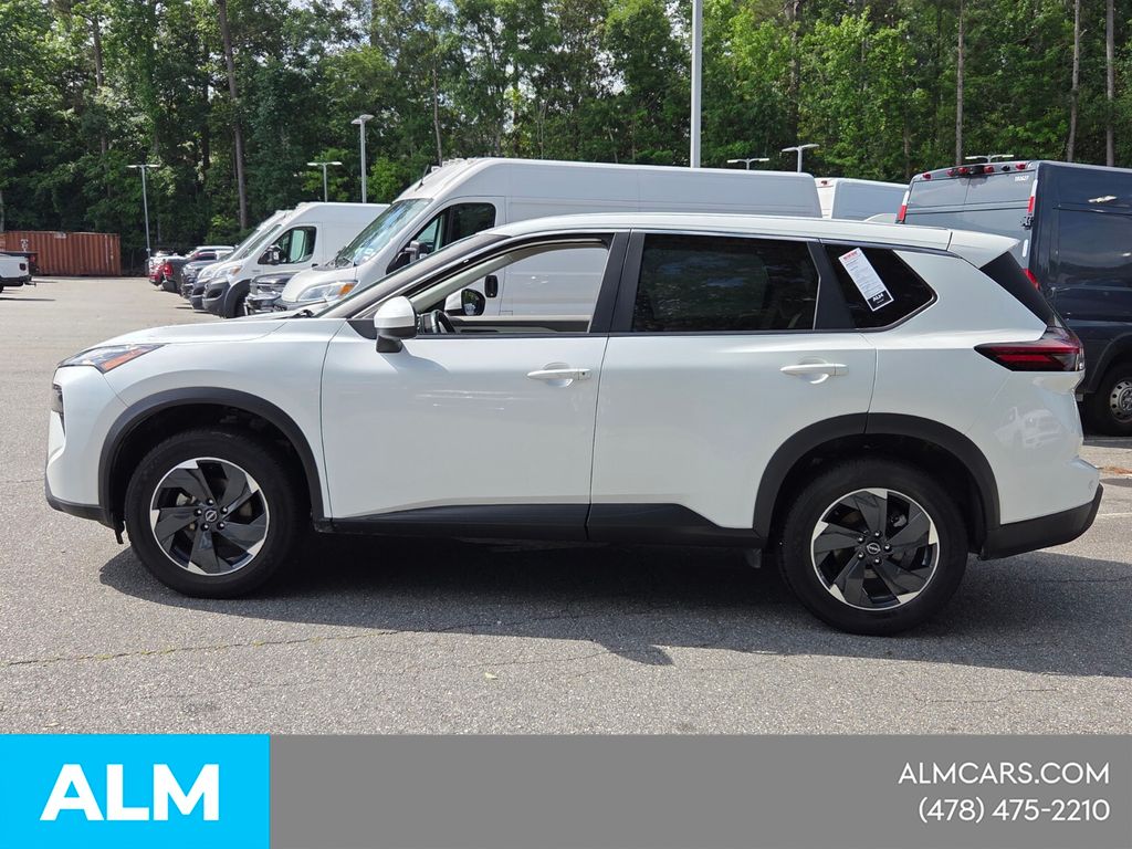Used 2025 White Nissan SV image 5